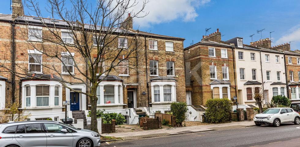 			2 Bedroom, 1 bath, 1 reception Flat			 Tufnell Park Road, TUFNELL PARK